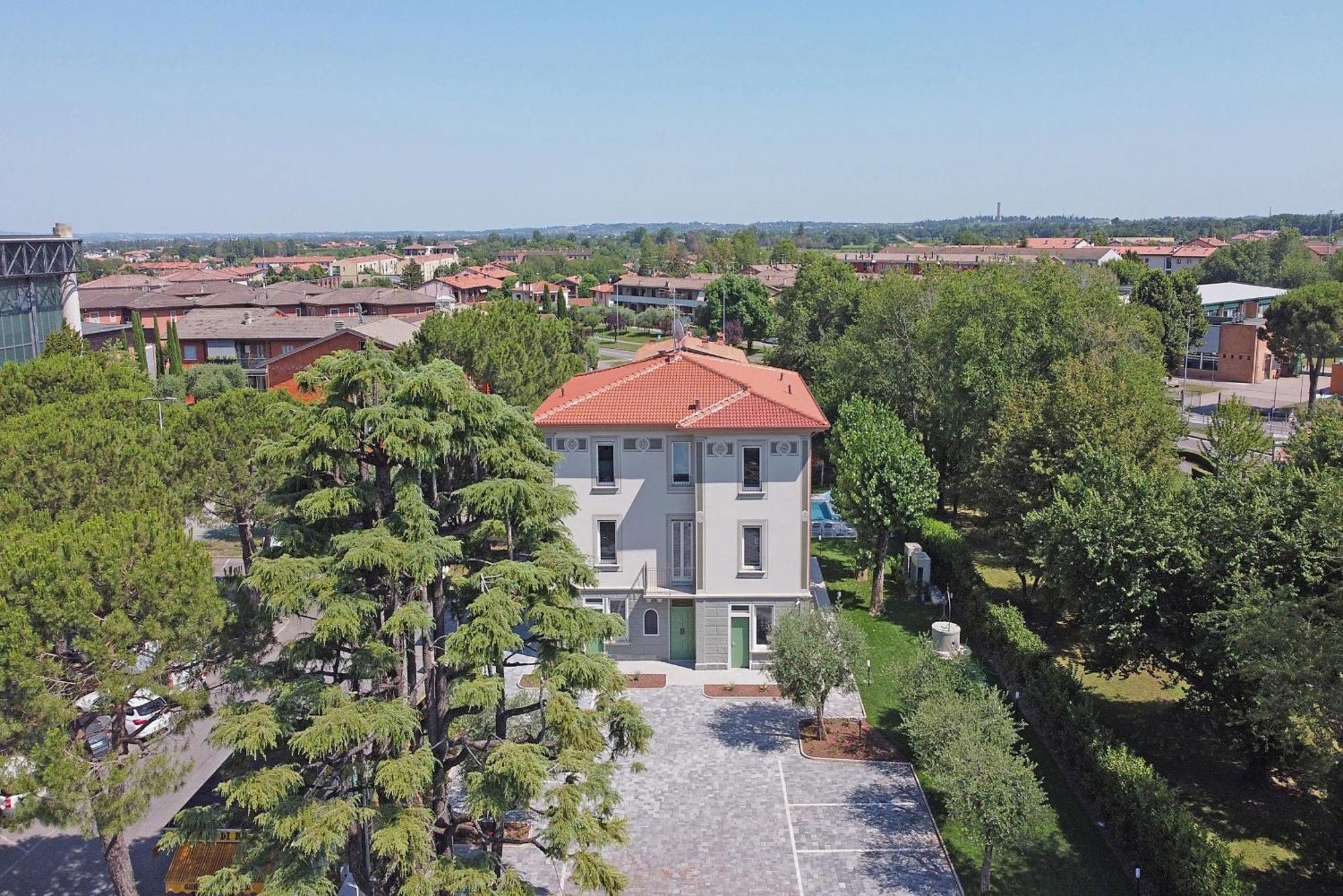 Villa Caterina Apartments By Wonderful Italy Desenzano del Garda Dış mekan fotoğraf