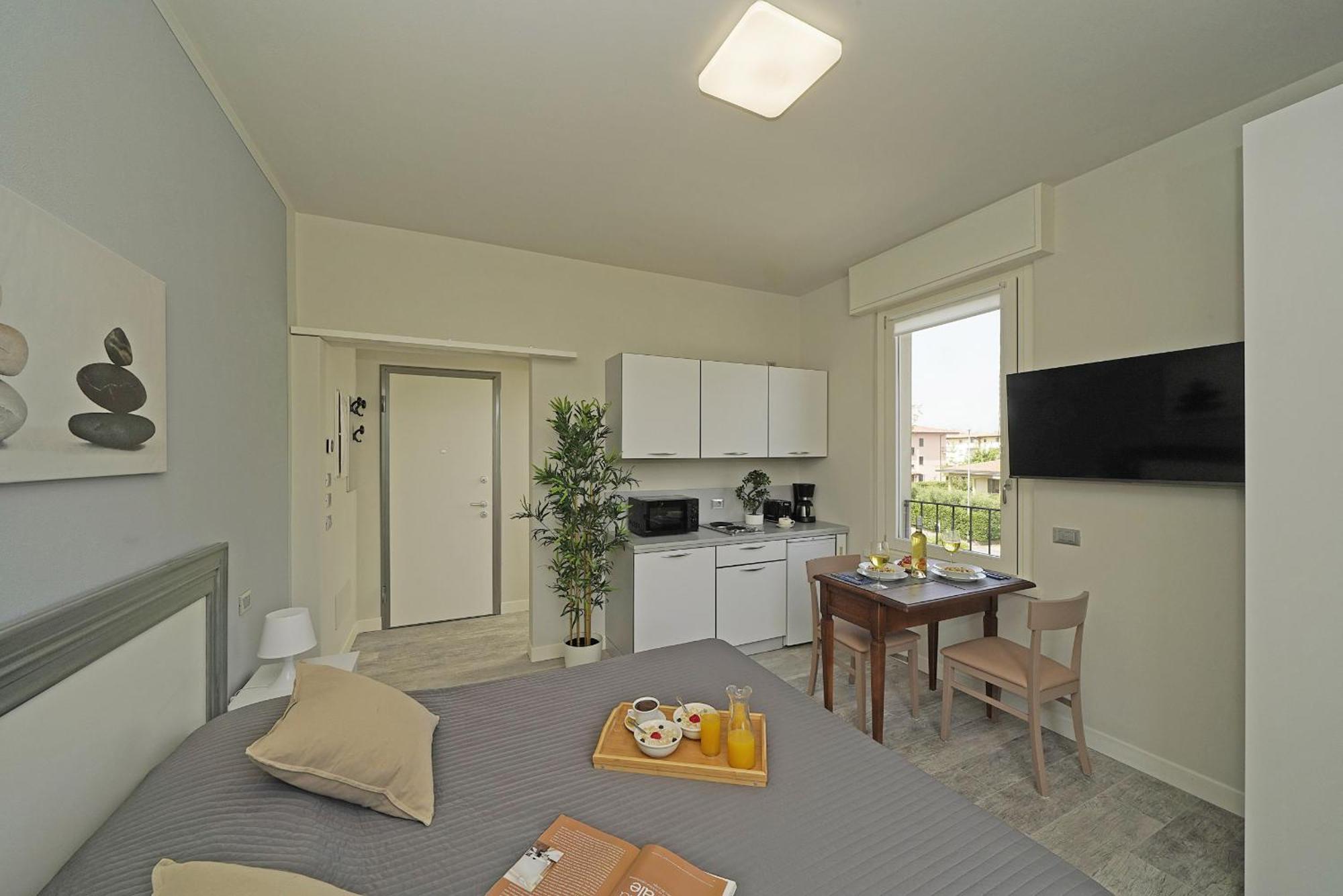 Villa Caterina Apartments By Wonderful Italy Desenzano del Garda Dış mekan fotoğraf