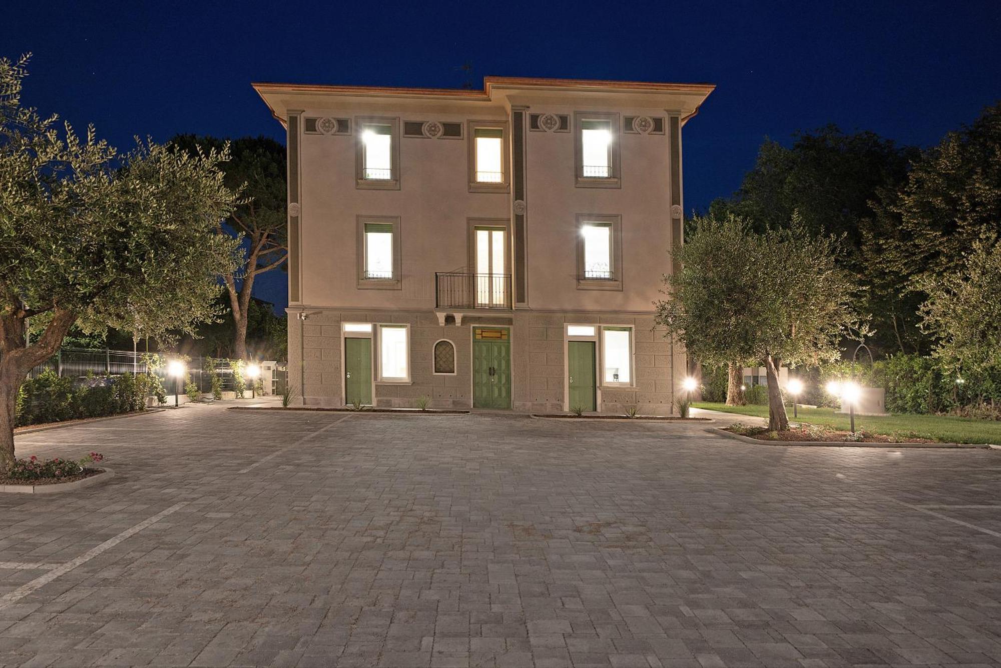 Villa Caterina Apartments By Wonderful Italy Desenzano del Garda Dış mekan fotoğraf