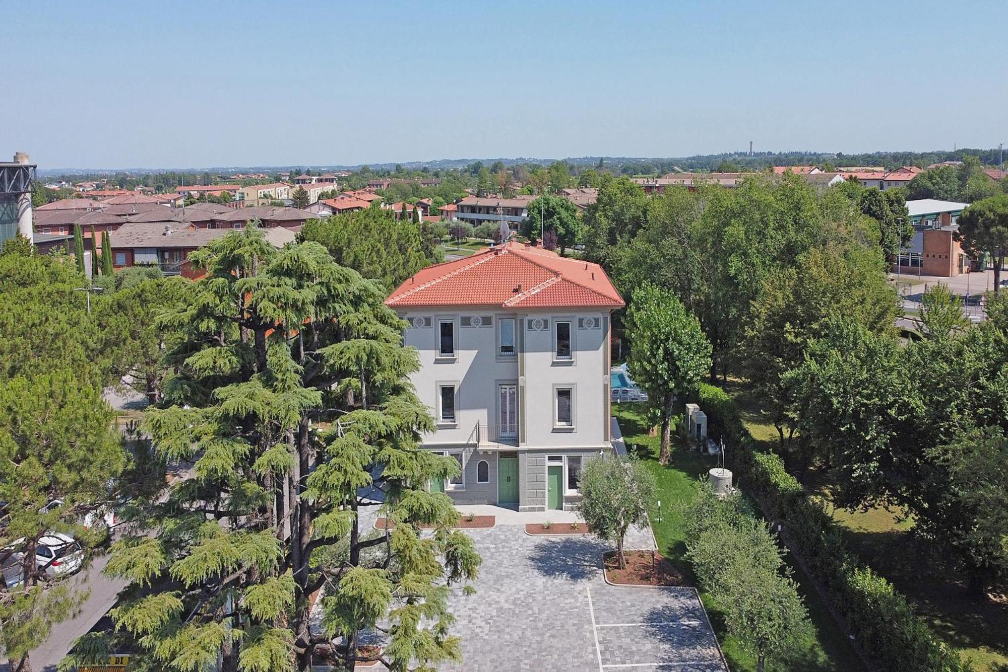 Villa Caterina Apartments By Wonderful Italy Desenzano del Garda Dış mekan fotoğraf