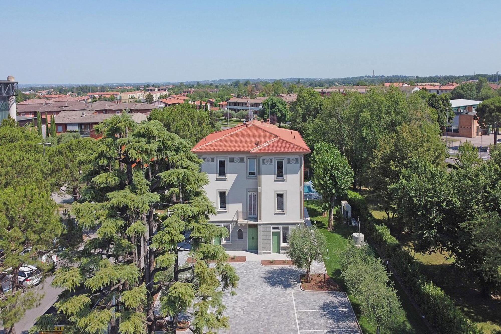 Villa Caterina Apartments By Wonderful Italy Desenzano del Garda Dış mekan fotoğraf