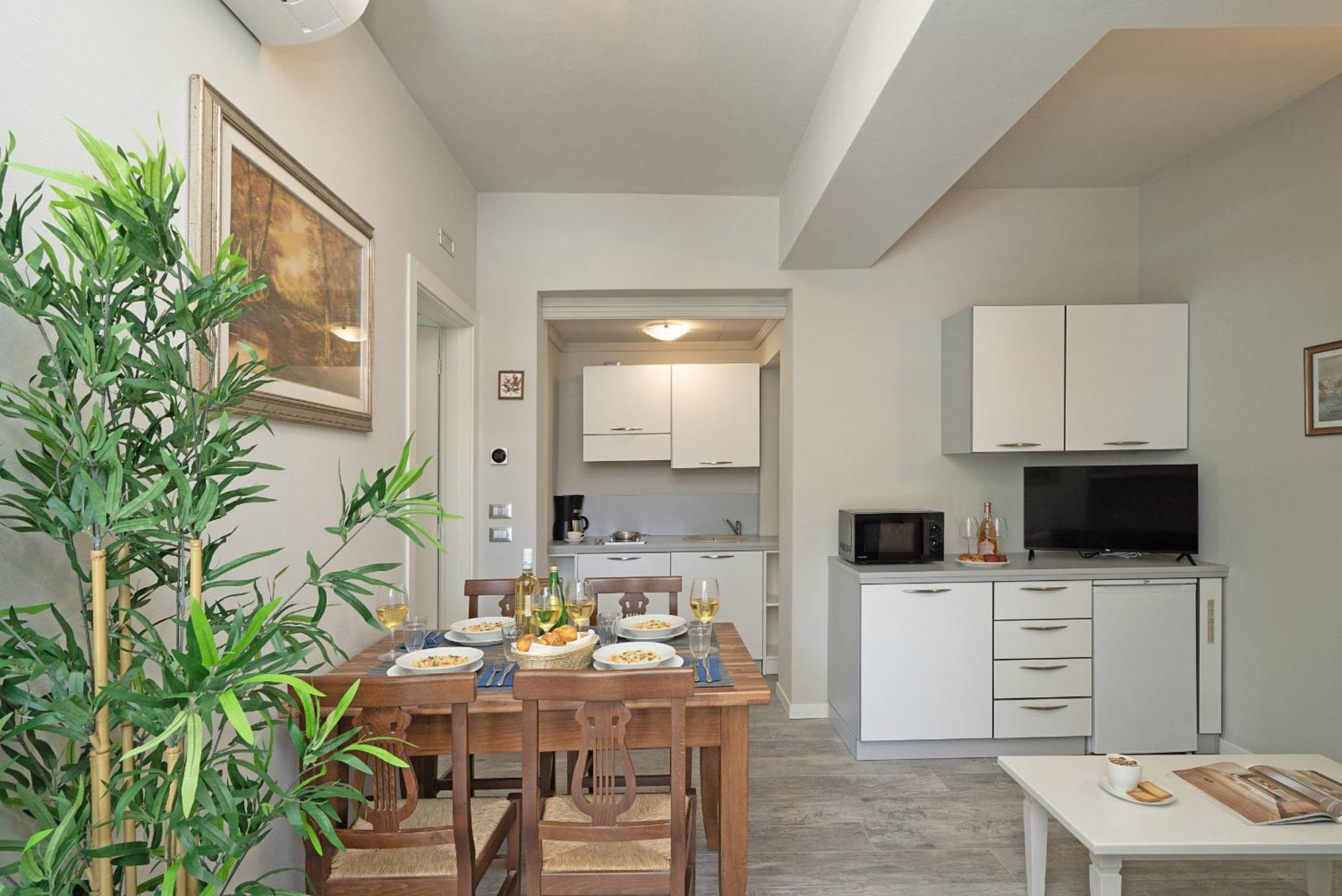 Villa Caterina Apartments By Wonderful Italy Desenzano del Garda Dış mekan fotoğraf