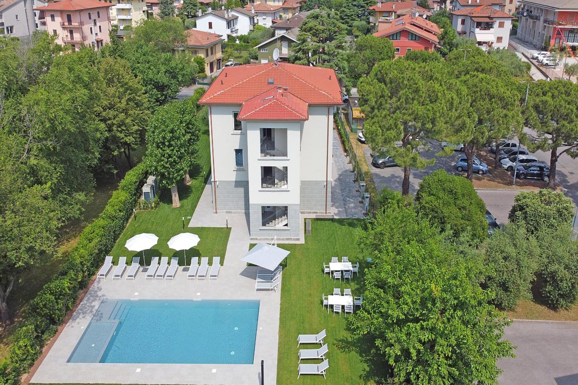 Villa Caterina Apartments By Wonderful Italy Desenzano del Garda Dış mekan fotoğraf