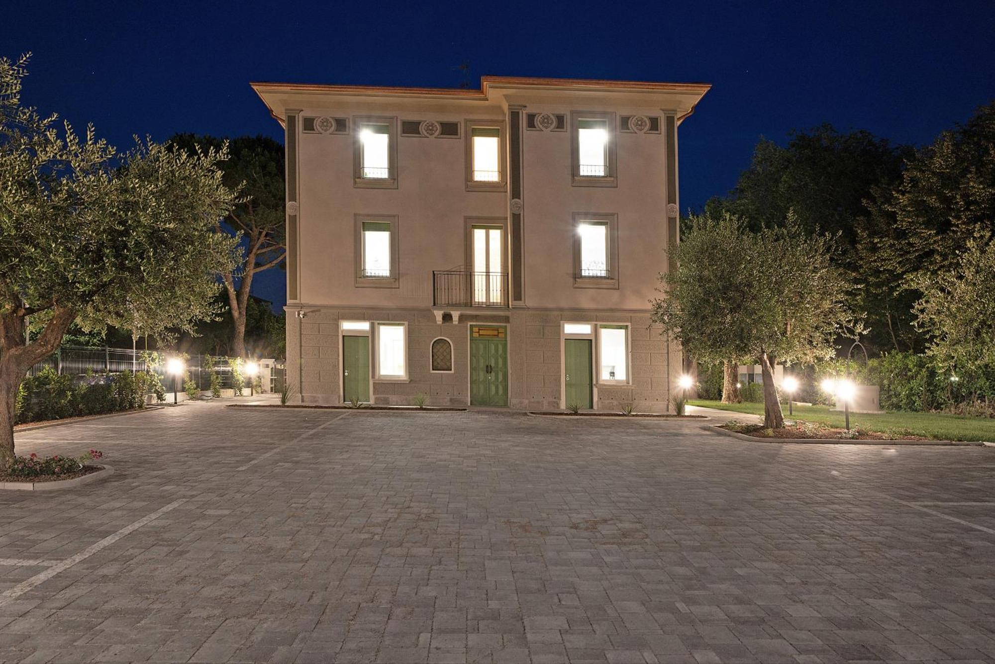 Villa Caterina Apartments By Wonderful Italy Desenzano del Garda Dış mekan fotoğraf
