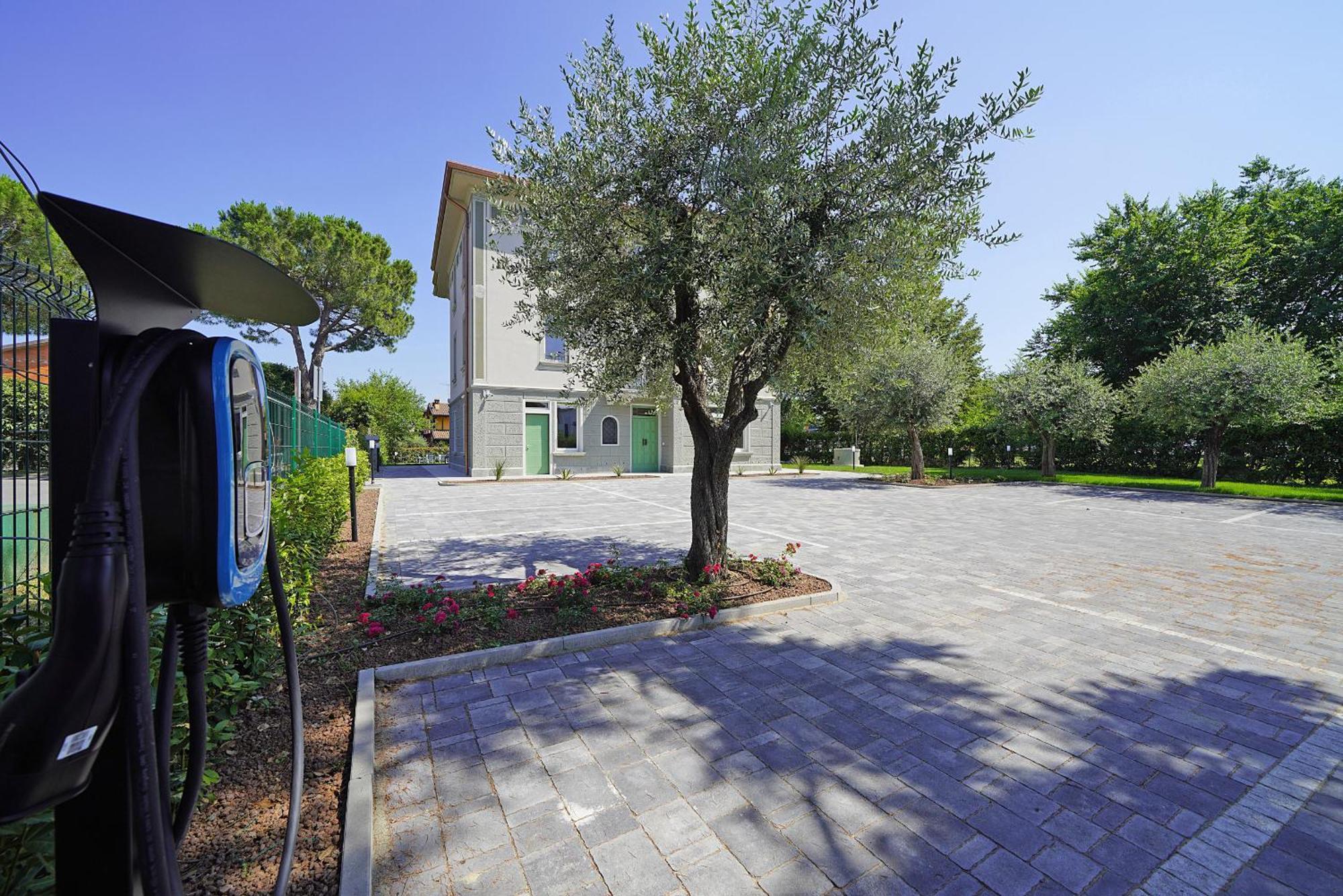 Villa Caterina Apartments By Wonderful Italy Desenzano del Garda Dış mekan fotoğraf